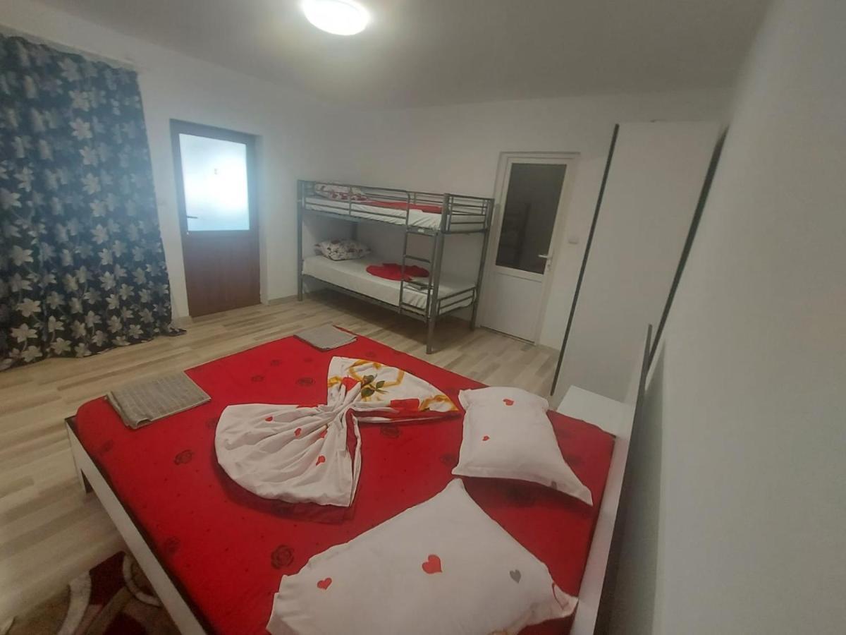 Casa De Vacanta Maga Dubova Bagian luar foto