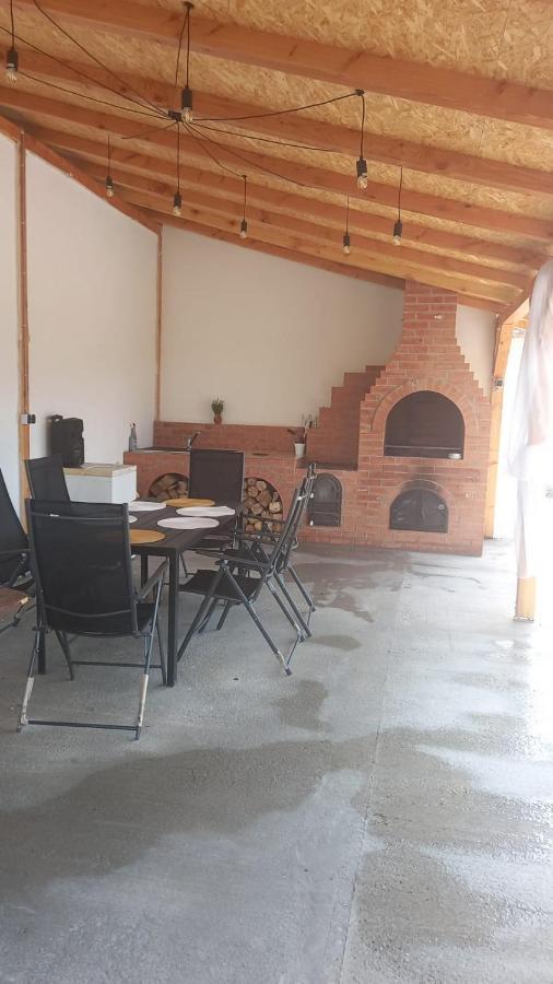 Casa De Vacanta Maga Dubova Bagian luar foto