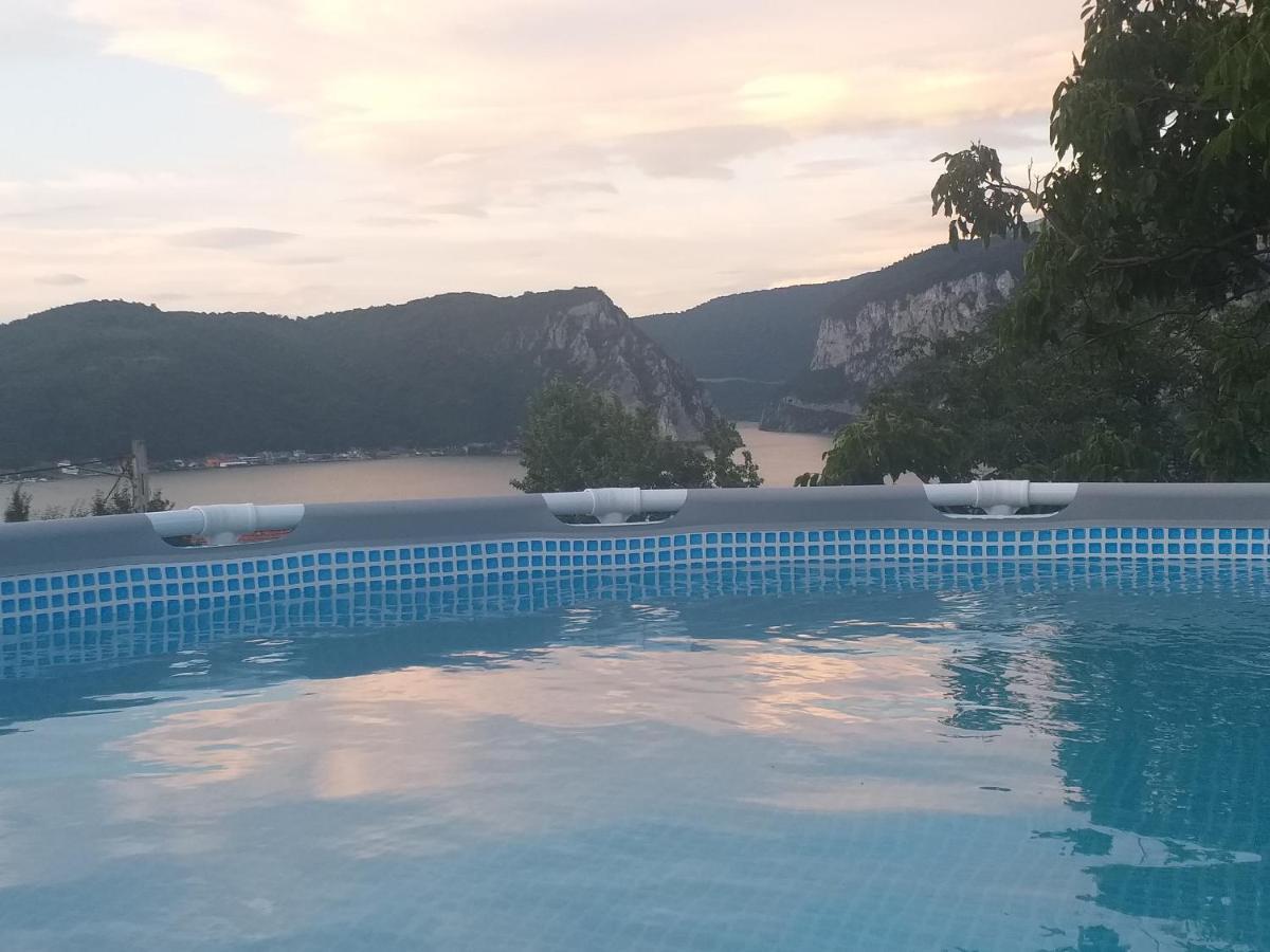 Casa De Vacanta Maga Dubova Bagian luar foto