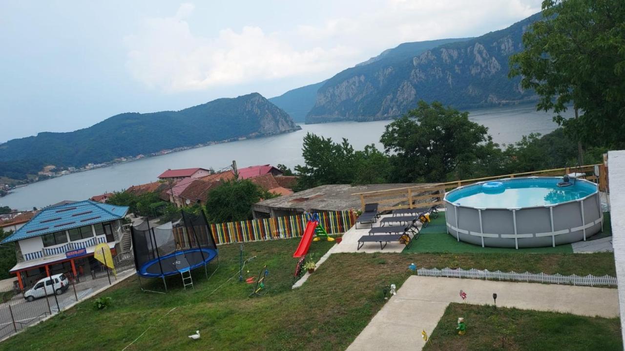 Casa De Vacanta Maga Dubova Bagian luar foto