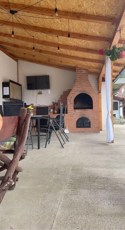 Casa De Vacanta Maga Dubova Bagian luar foto